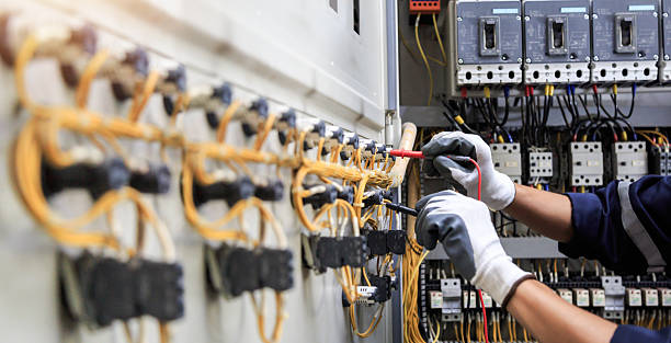 Professional Electrician technician working in Somerville, TX